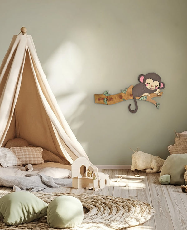 Appendiabiti scimmia Koko in legno di pioppo su parete cameretta bambini