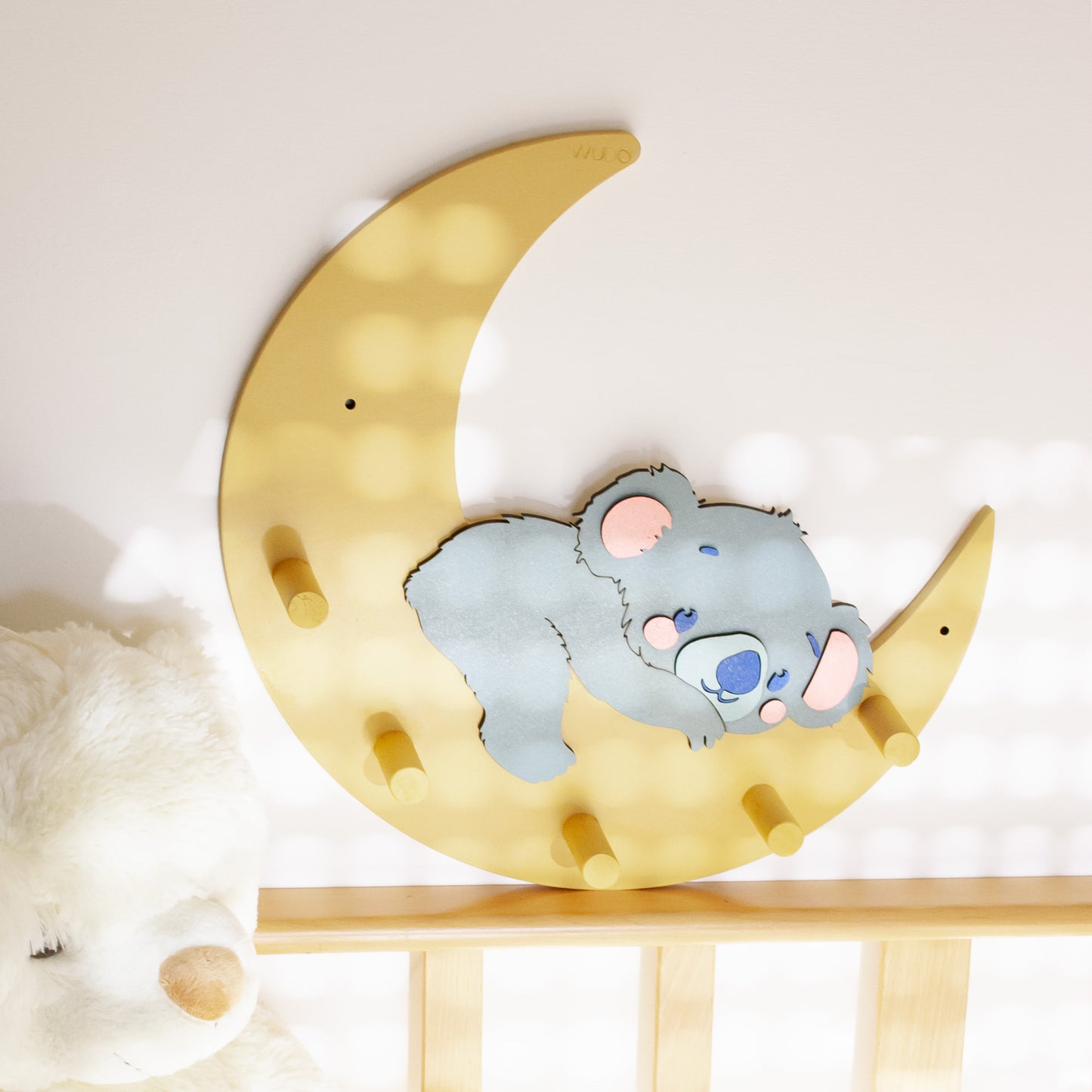 Appendiabiti in legno Kumi – koala sulla luna | Sogni d’Oro