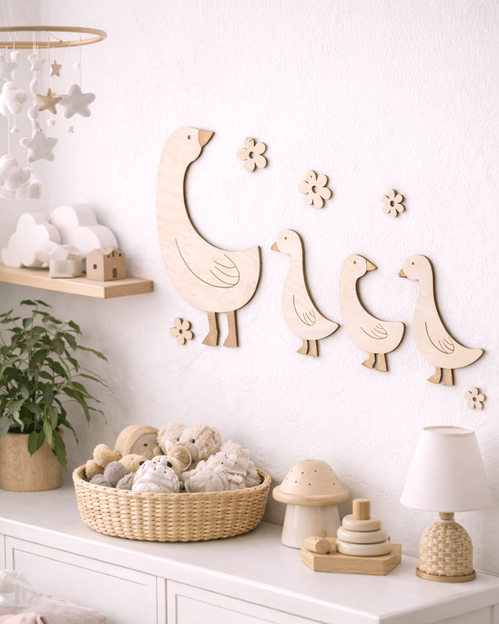 Decorazione parete in legno ochette e fiorellini cameretta bianca — wall art legno naturale