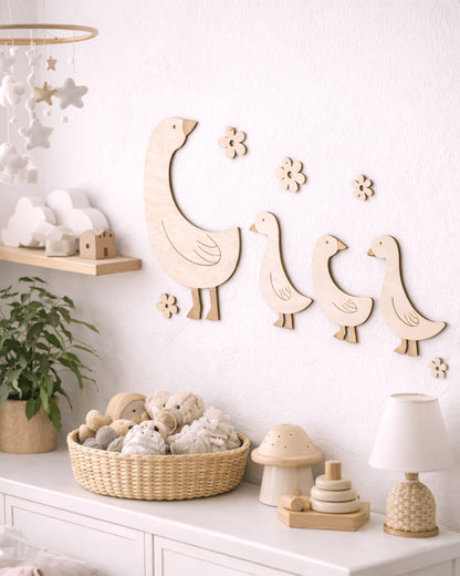 Decorazione parete in legno ochette e fiorellini cameretta bianca — wall art legno naturale