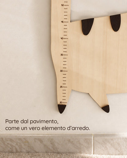 Zampe del gatto e scala in centimetri da 20 a 50 cm sopra il battiscopa, con la scritta: Parte dal pavimento, come un vero elemento d'arredo