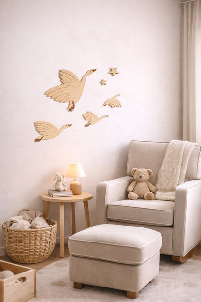 Wall art in legno oche in volo cameretta bambini con giochi in legno — artigianale Italia