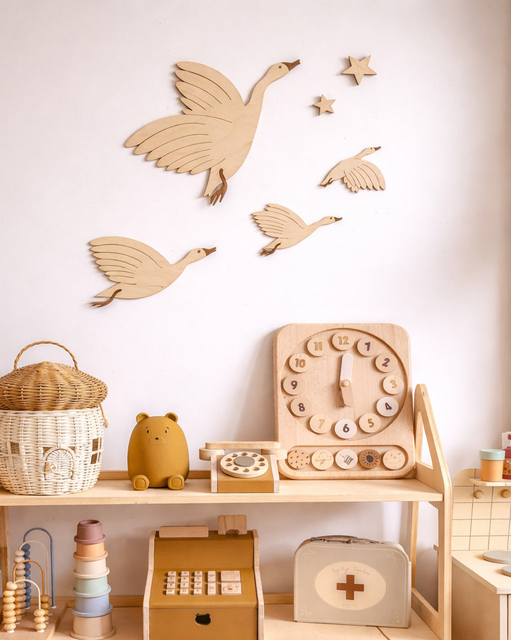 Decorazione parete in legno oche in volo con scritta cameretta bambini — wall art naturale