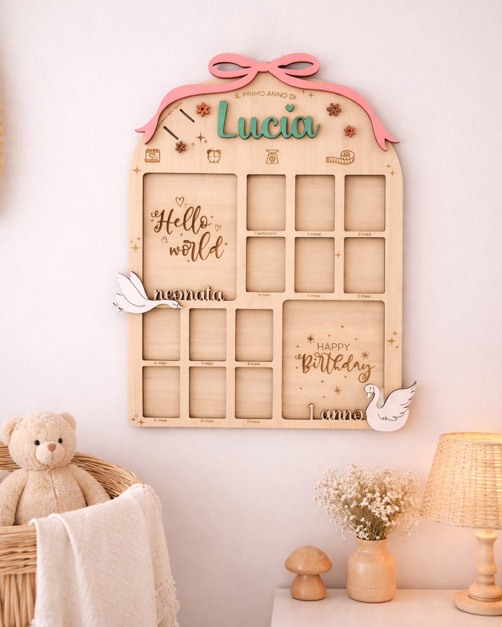 Bacheca fotografica primo anno bambina in legno artigianale cameretta neonata personalizzata Wudo
