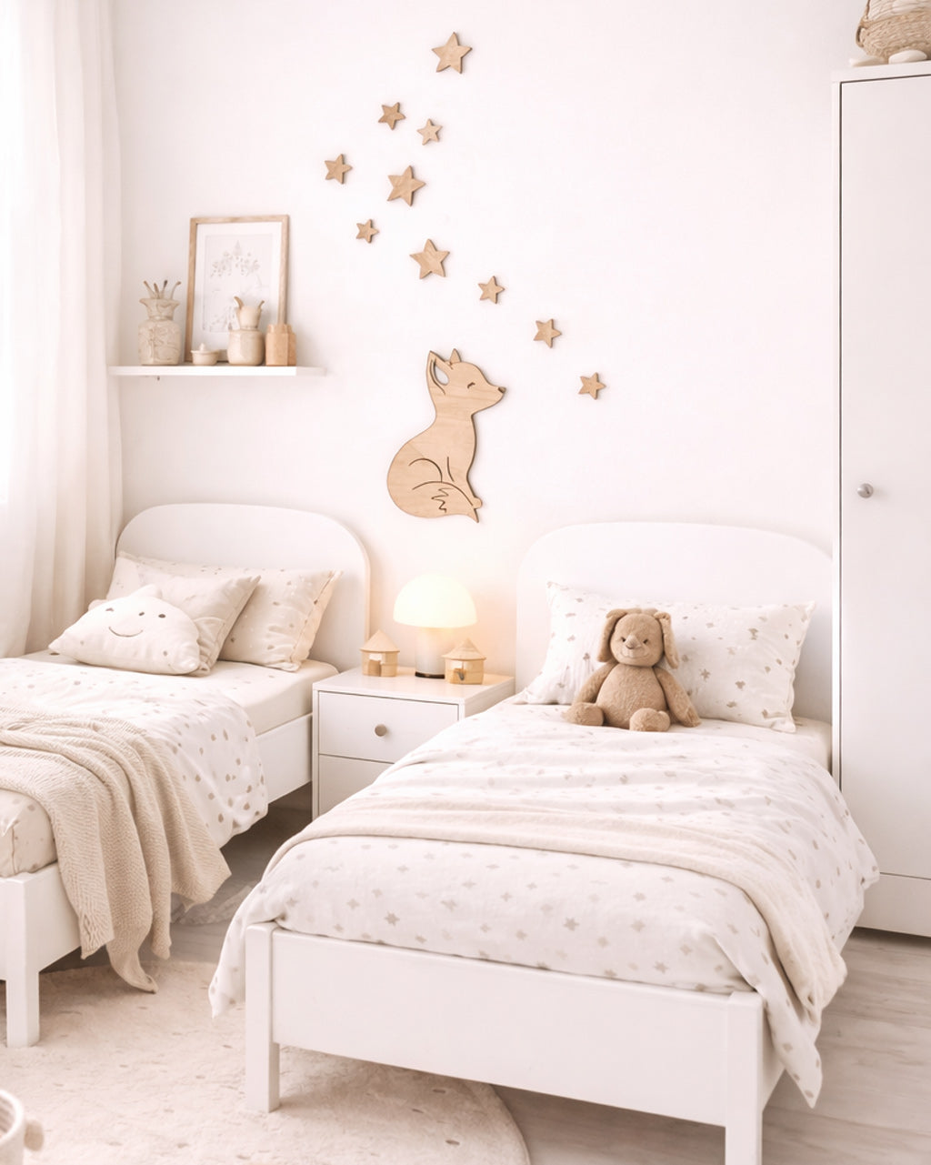 Wall art in legno volpe sognante con stelle cameretta beige — decorazione artigianale Italia
